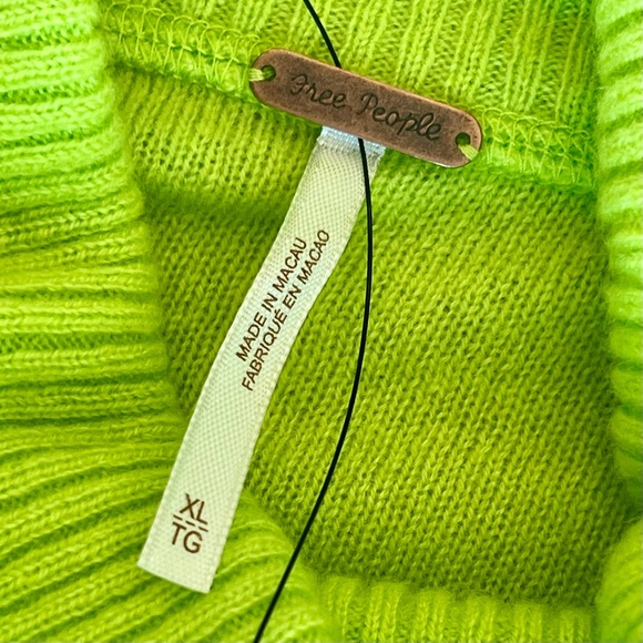 NWT Free People “Treasure” 100% Cashmere Turtleneck Sweater in Lime Punch - Picture 9 of 9